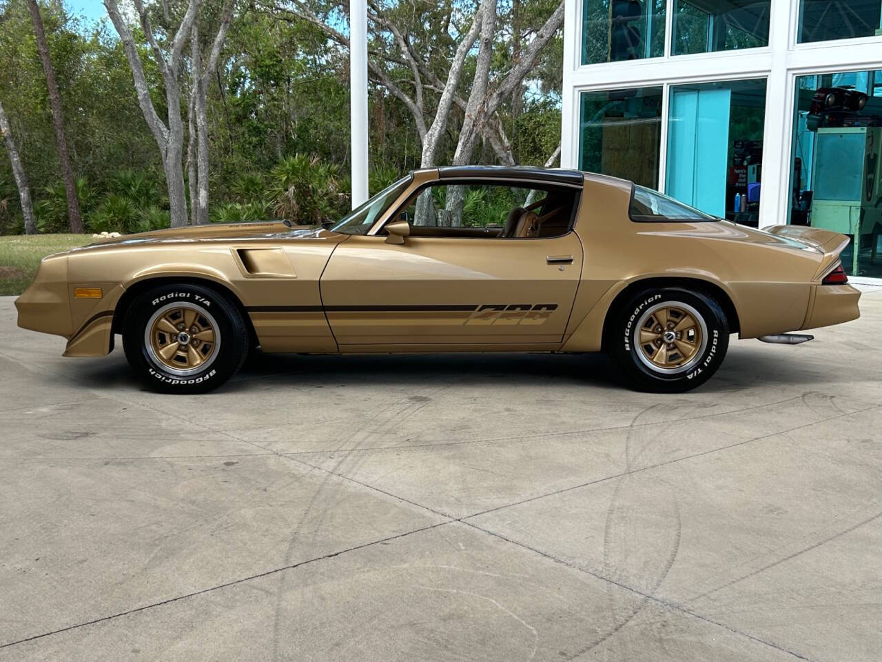 Chevrolet-Camaro-1980-Hatchback-7