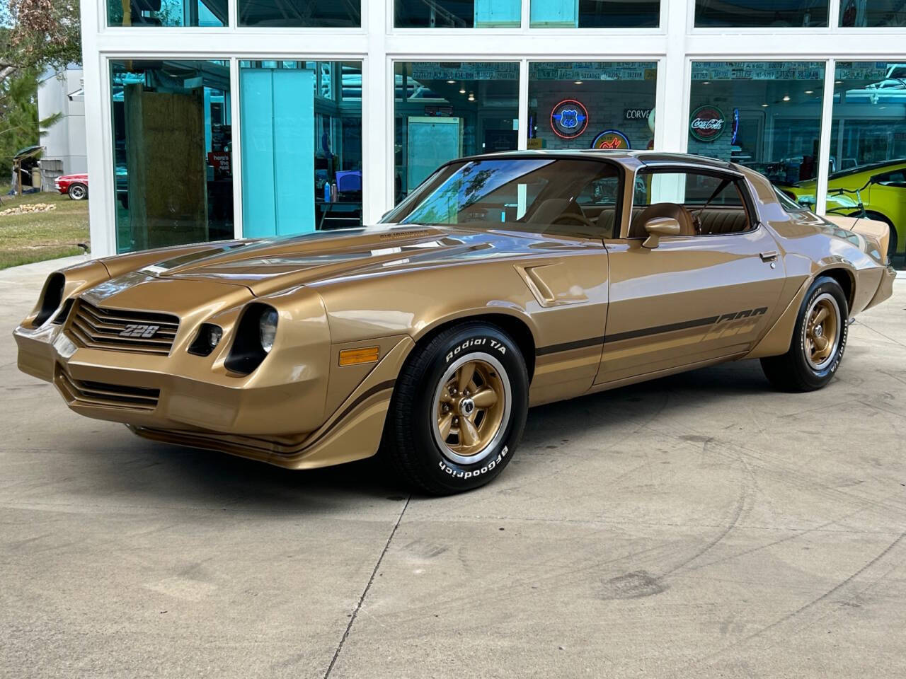 Chevrolet-Camaro-1980-Hatchback-8