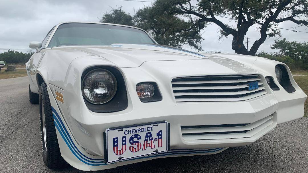 Chevrolet-Camaro-1980-white-10