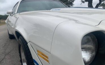Chevrolet-Camaro-1980-white-11