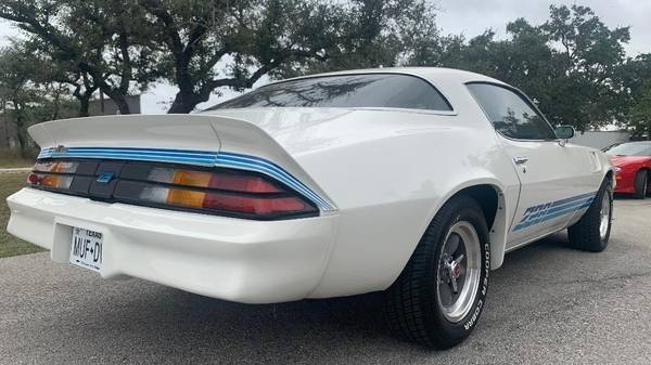 Chevrolet-Camaro-1980-white-12