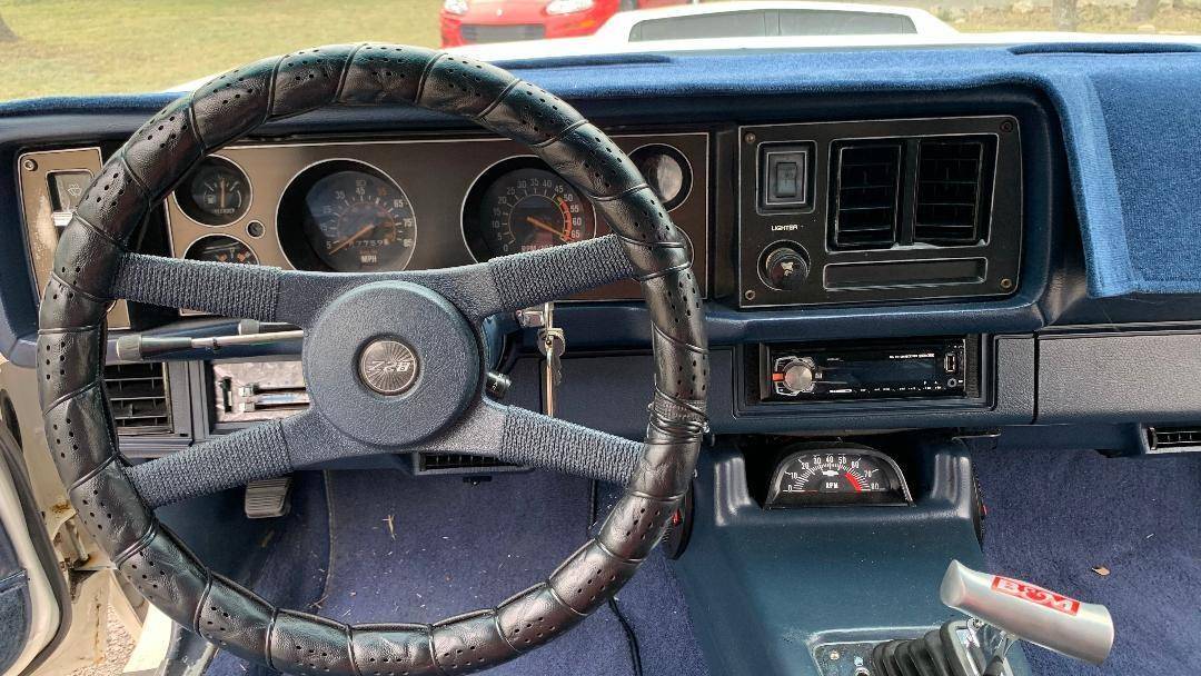 Chevrolet-Camaro-1980-white-16