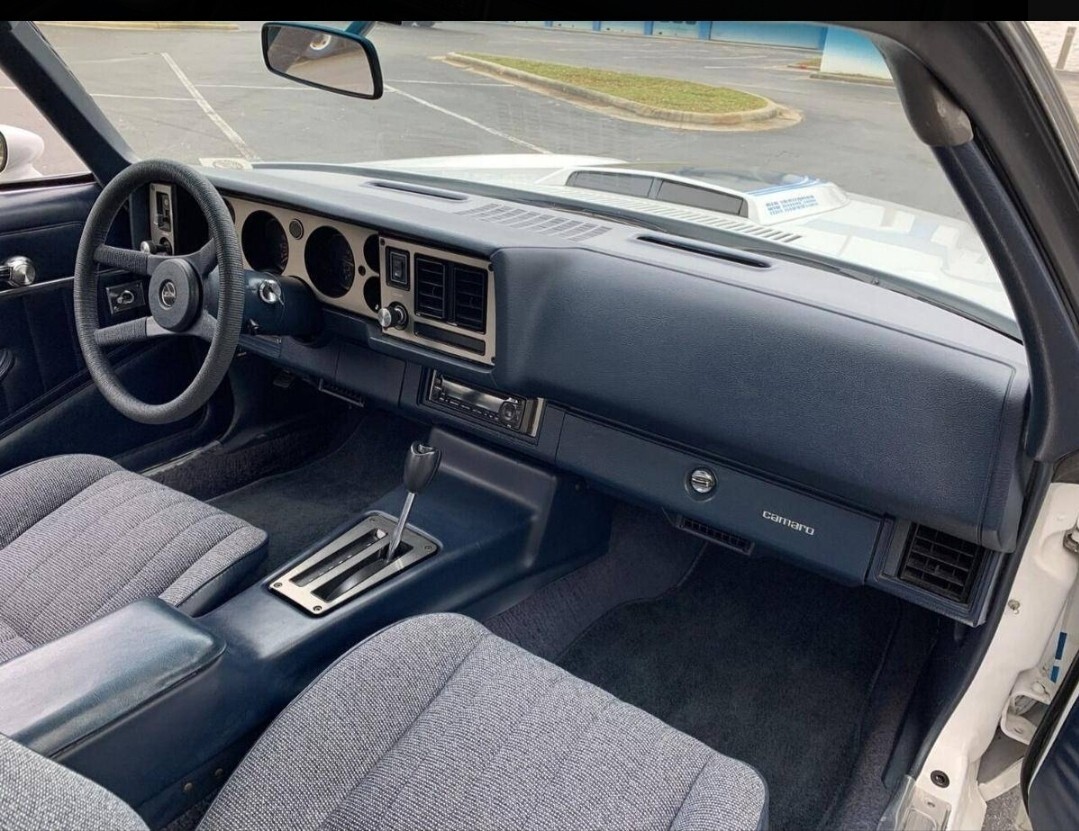 Chevrolet-Camaro-1981-15