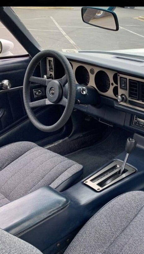 Chevrolet-Camaro-1981-16