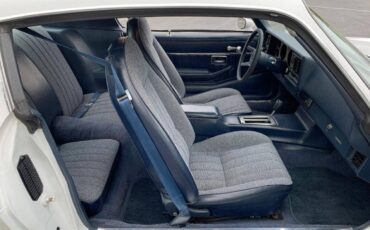 Chevrolet-Camaro-1981-17