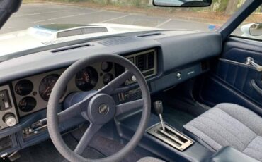 Chevrolet-Camaro-1981-19