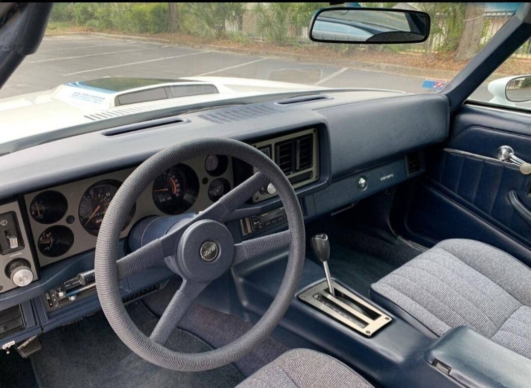 Chevrolet-Camaro-1981-19