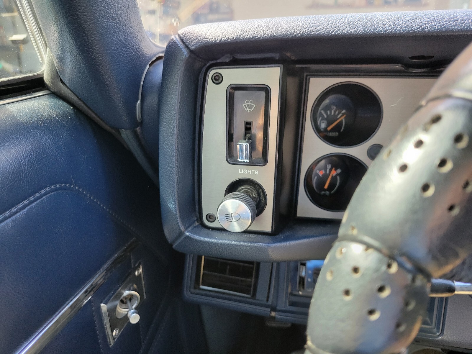 Chevrolet-Camaro-1981-22
