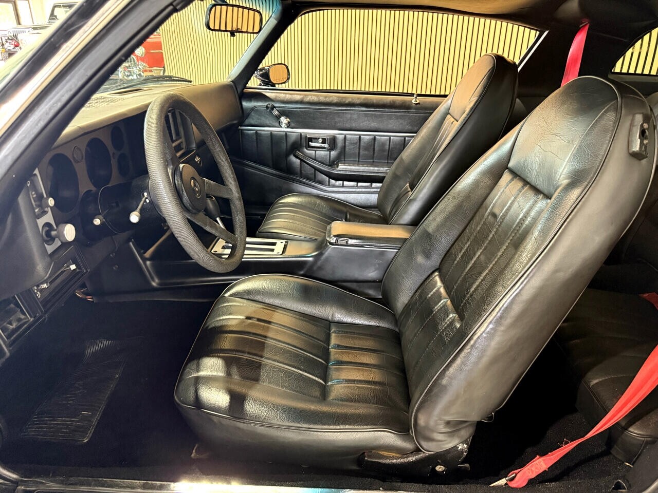 Chevrolet-Camaro-1981-American-Muscle-Car-22