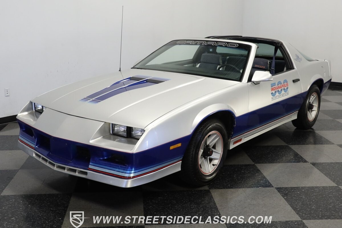 Chevrolet-Camaro-1982-Coupe-17