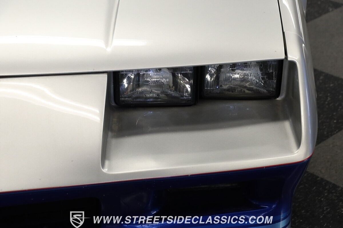 Chevrolet-Camaro-1982-Coupe-19