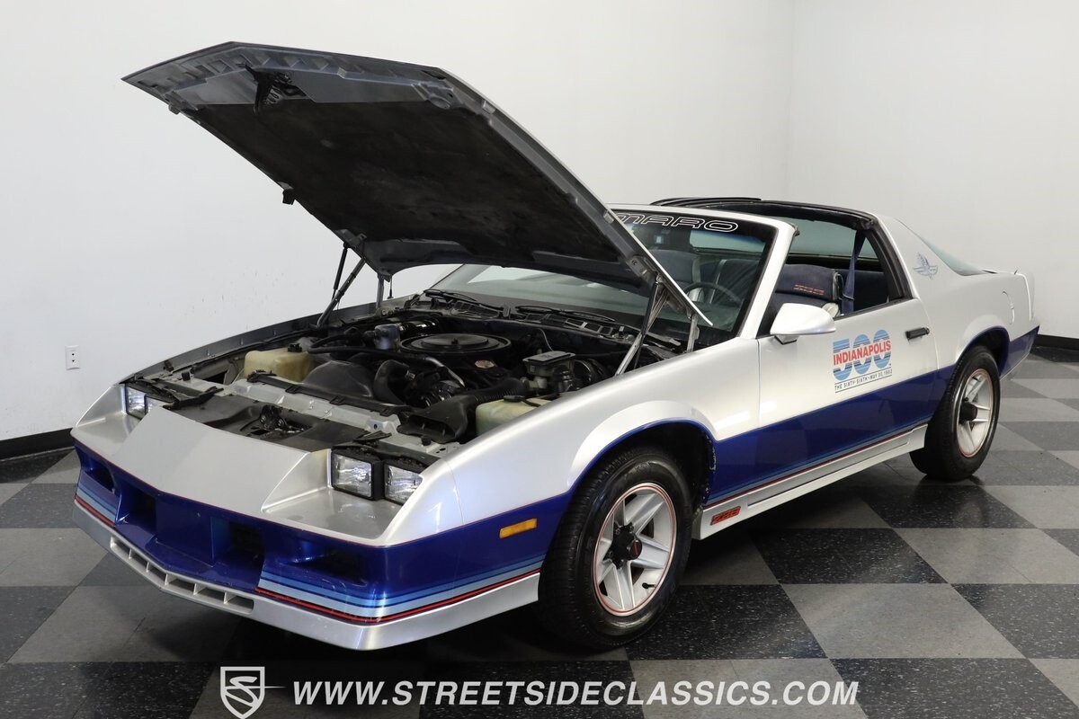 Chevrolet-Camaro-1982-Coupe-29