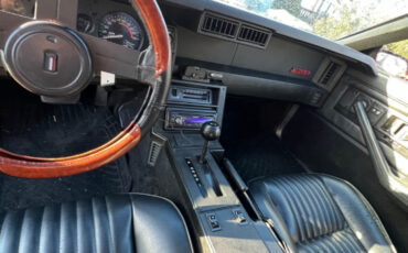Chevrolet-Camaro-1982-Coupe-7