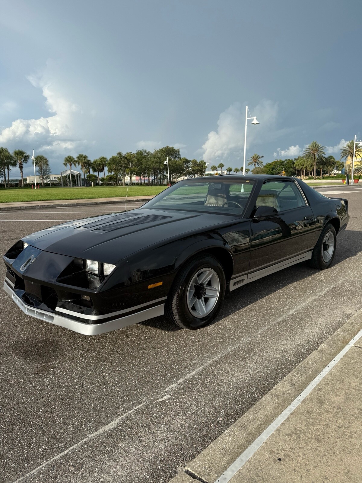 Chevrolet-Camaro-1983-1