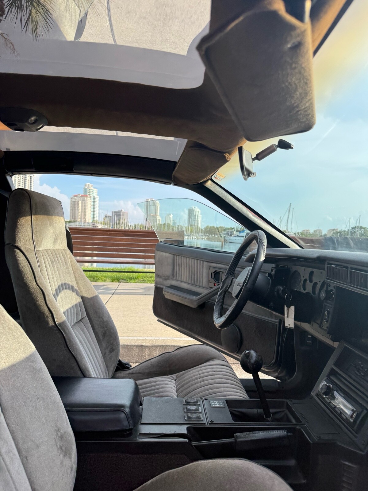 Chevrolet-Camaro-1983-12