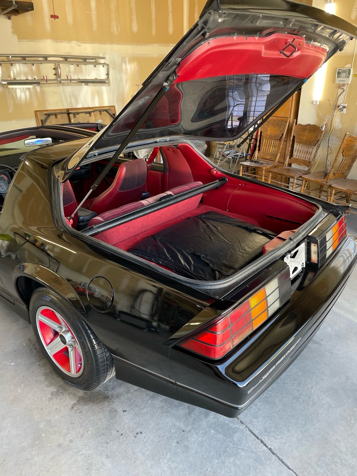 Chevrolet-Camaro-1985-10