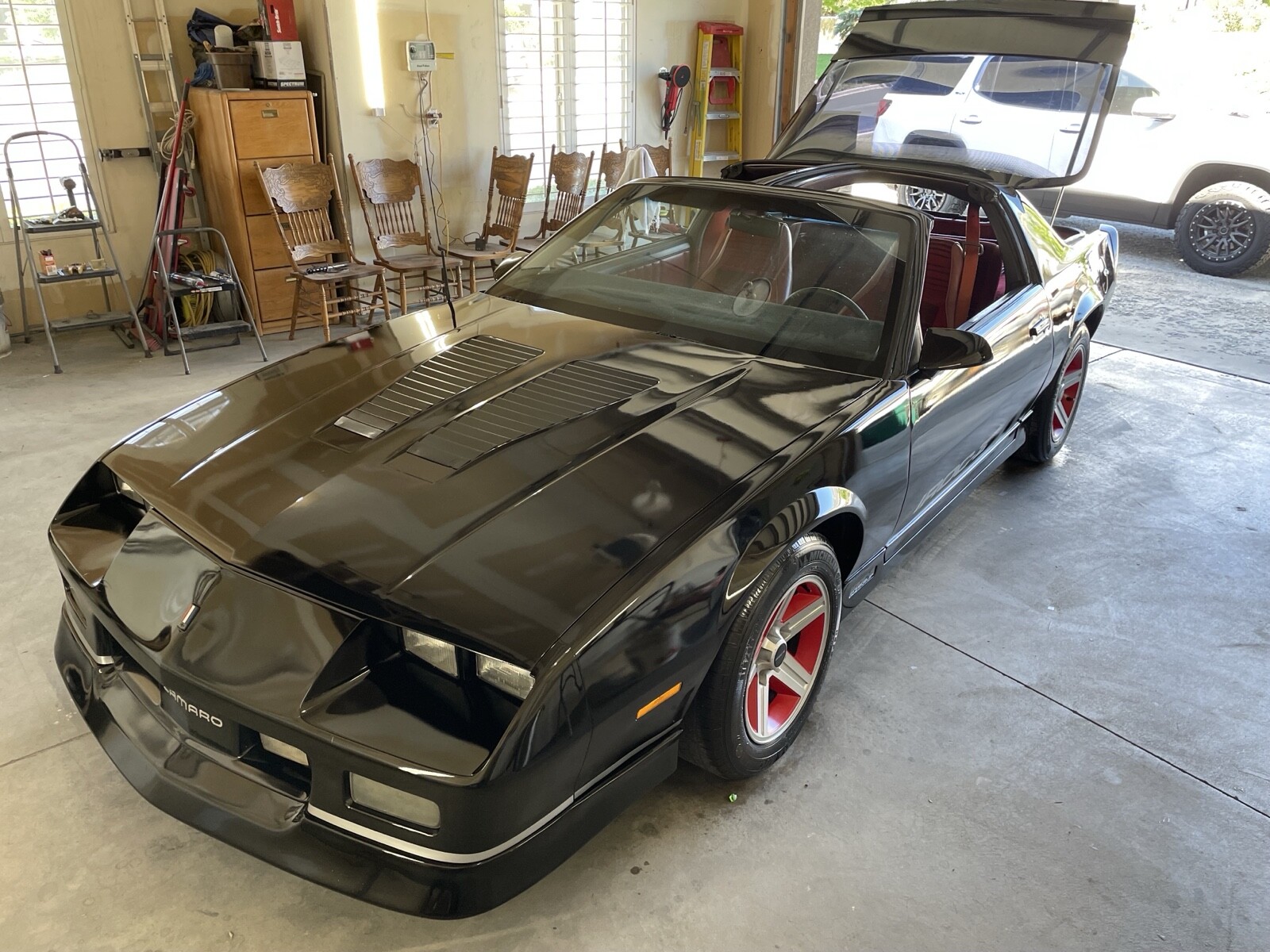 Chevrolet-Camaro-1985-13