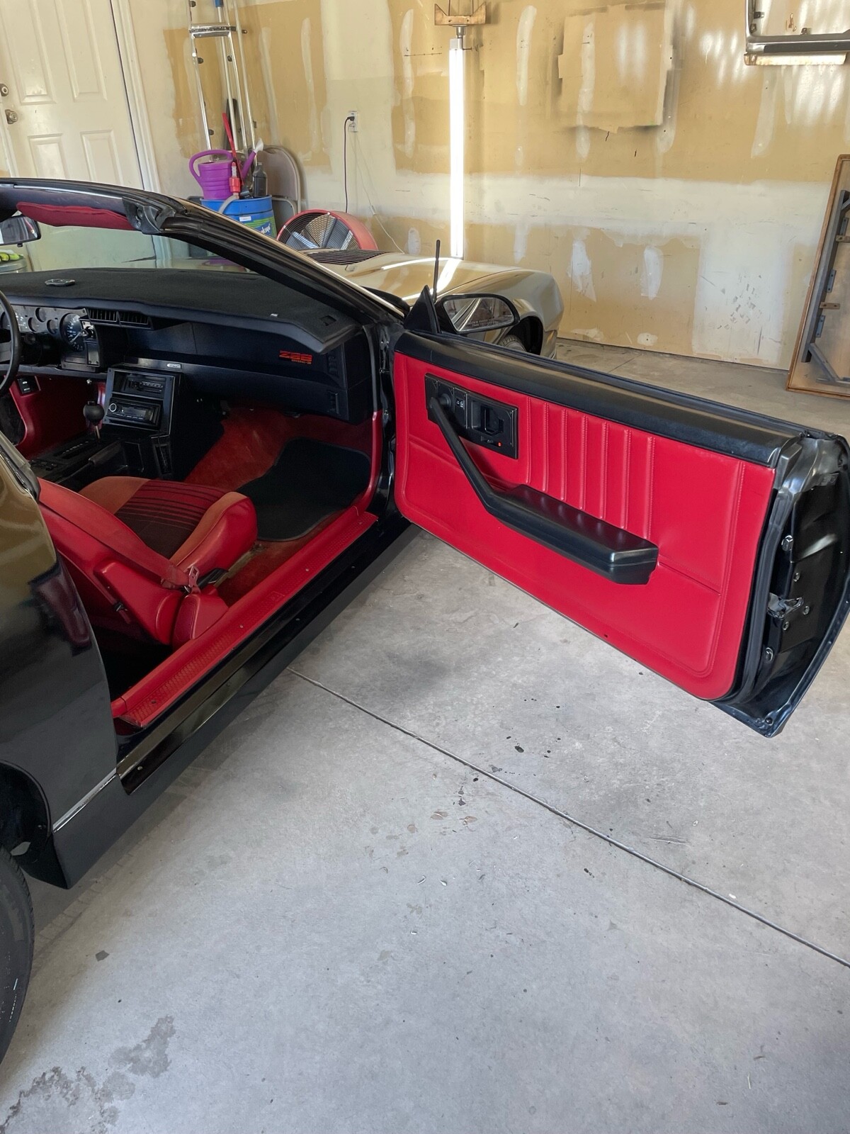 Chevrolet-Camaro-1985-29