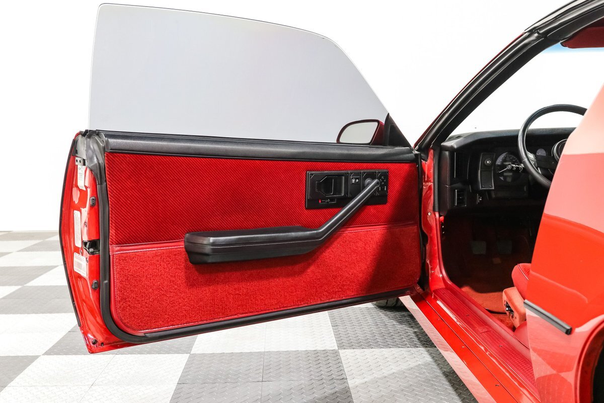Chevrolet-Camaro-1985-Other-12