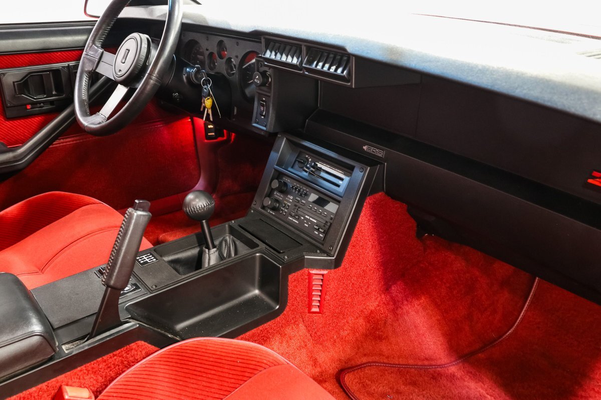 Chevrolet-Camaro-1985-Other-16