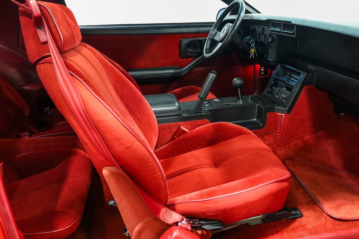 Chevrolet-Camaro-1985-Other-17