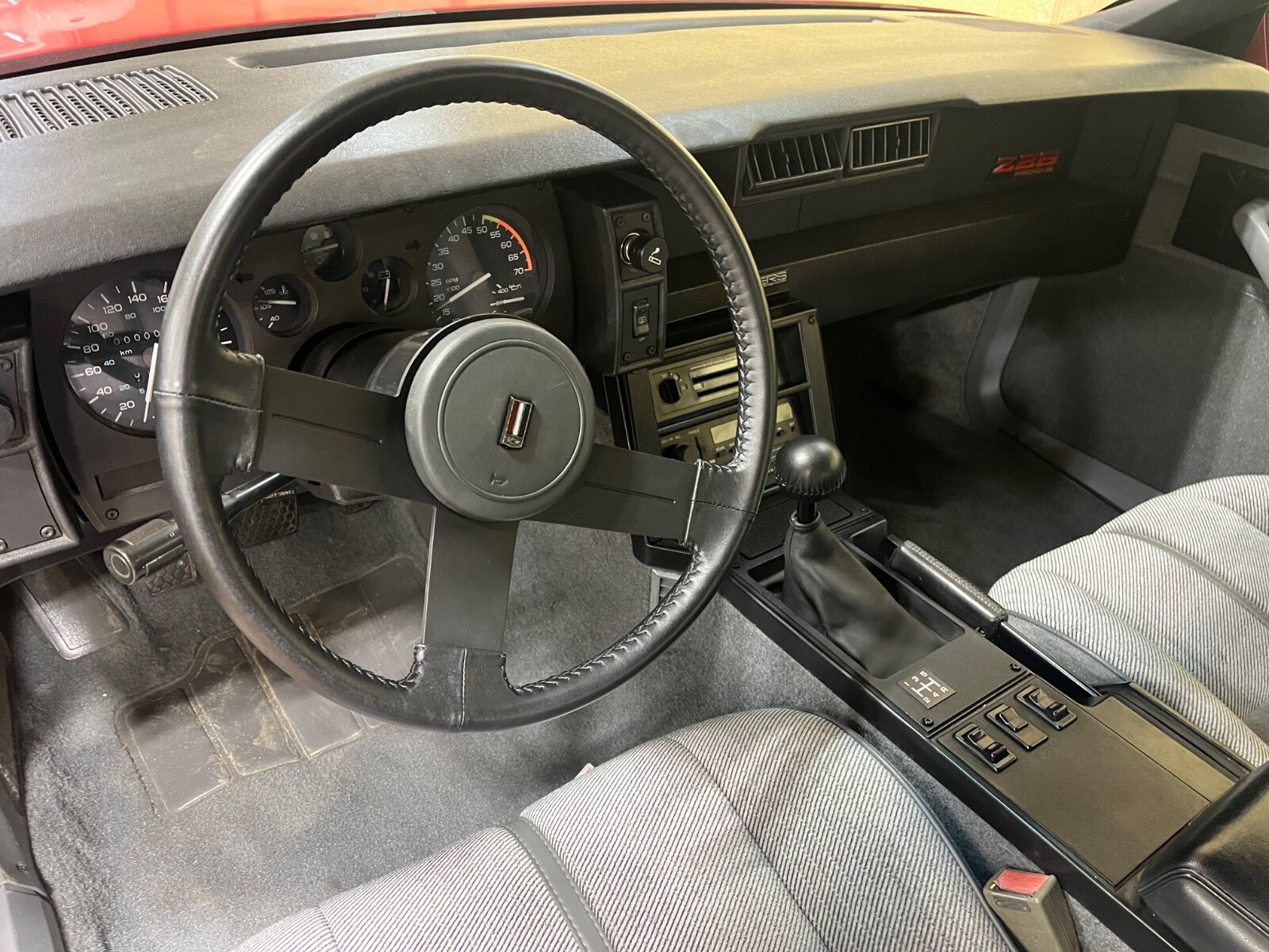 Chevrolet-Camaro-1989-Coupe-23