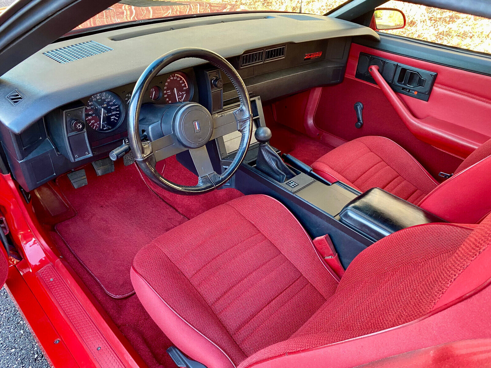 Chevrolet-Camaro-1989-Hatchback-18