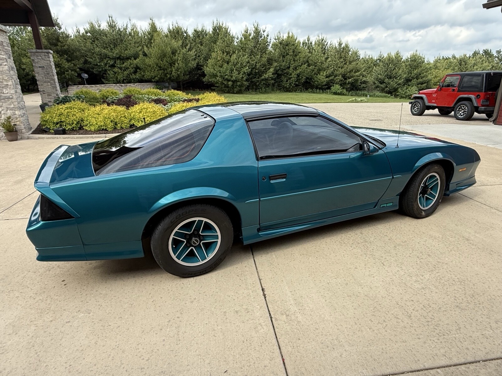 Chevrolet-Camaro-1991-Coupe-2