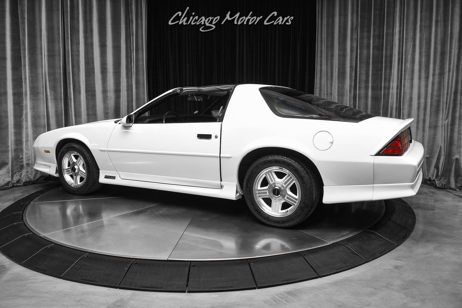 Chevrolet-Camaro-1992-Hatchback-2