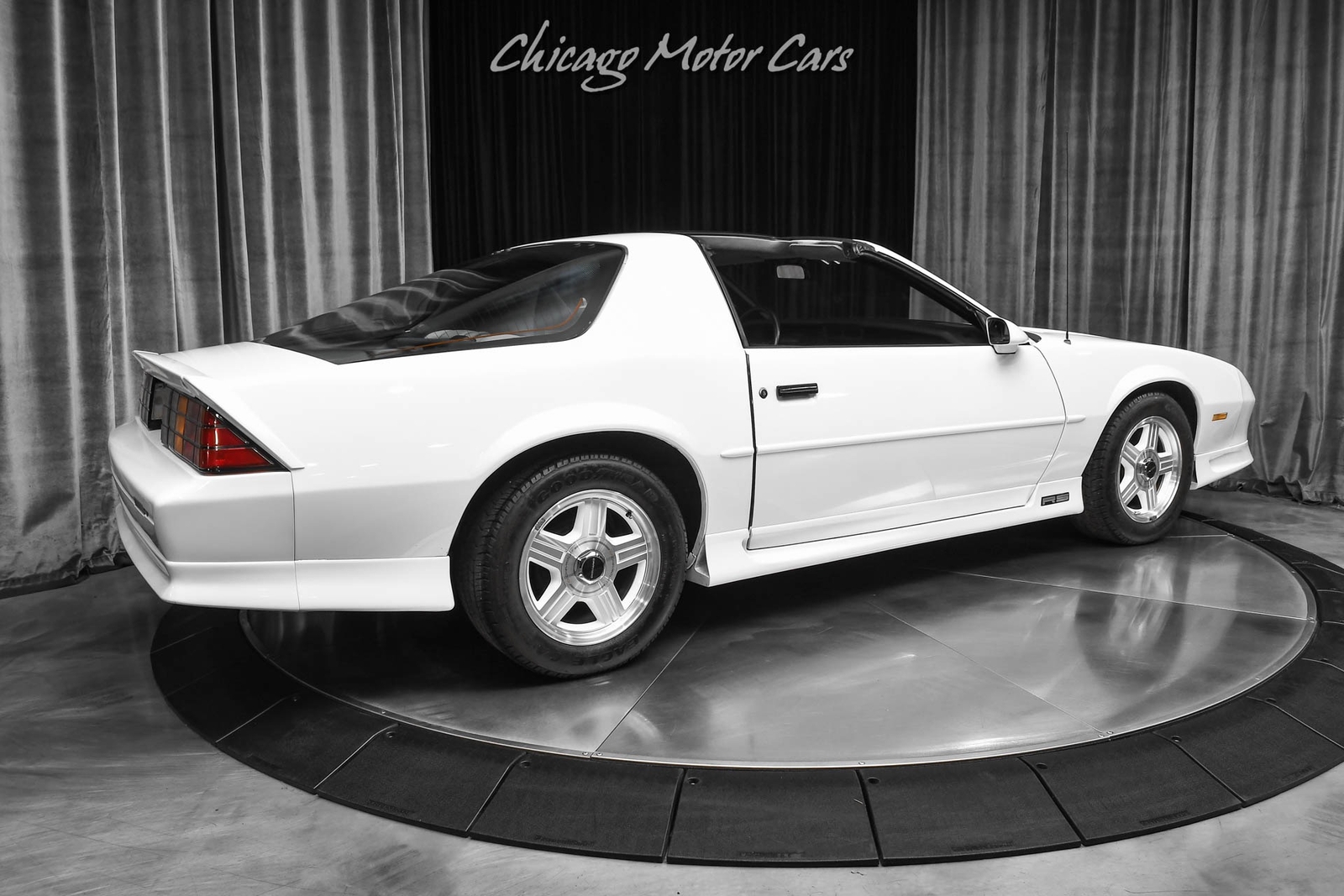 Chevrolet-Camaro-1992-Hatchback-4