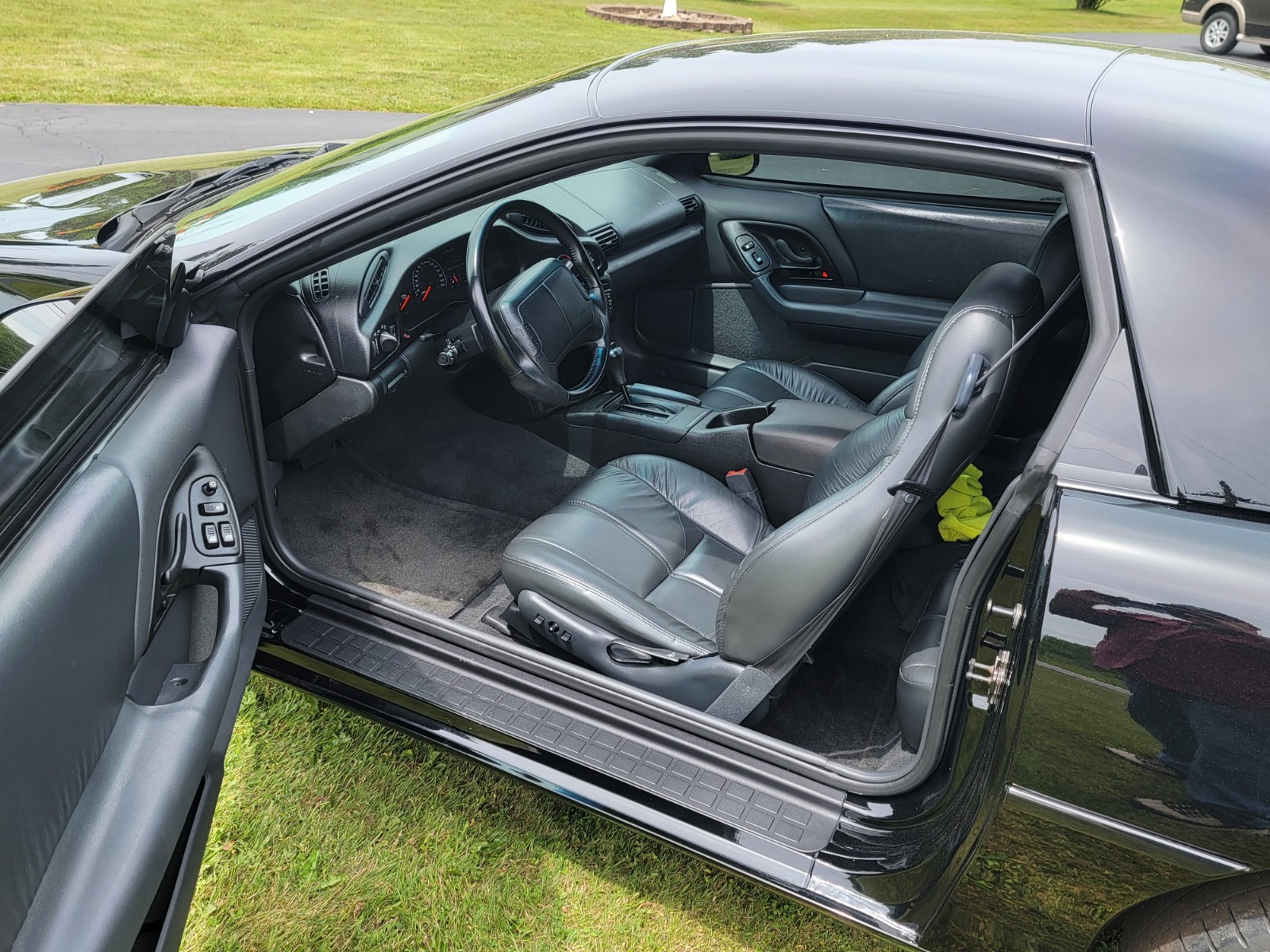 Chevrolet-Camaro-1995-Coupe-4