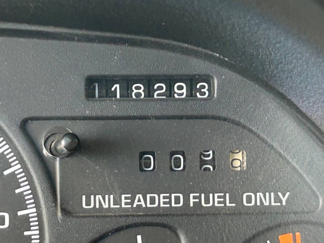 Chevrolet-Camaro-1995-Hatchback-33