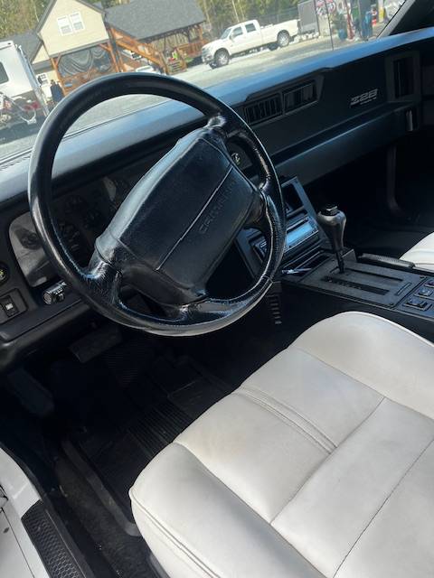 Chevrolet-Camaro-convertible-1991-white-5