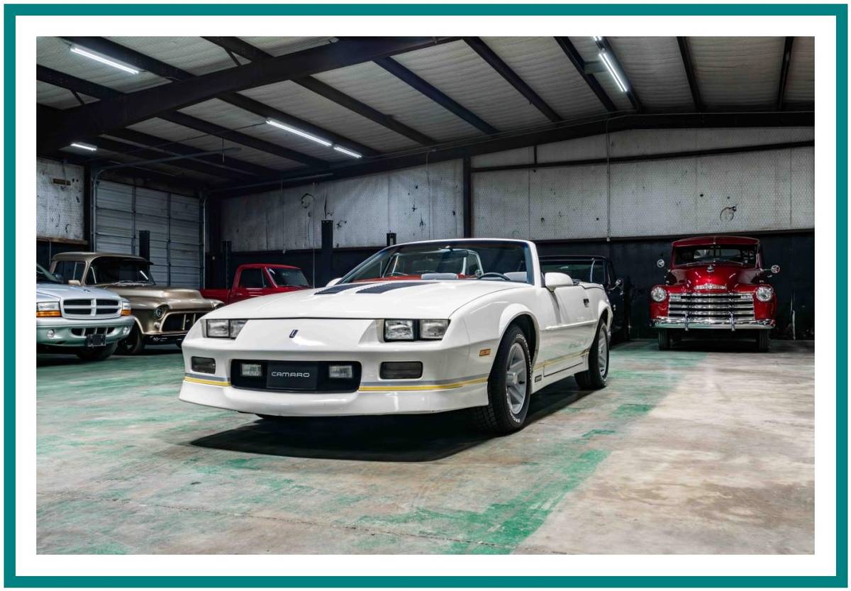 Chevrolet Camaro iroc convertibl  1988 white