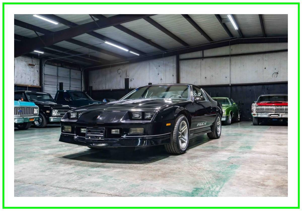 Chevrolet Camaro iroc-z  1987 black