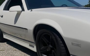Chevrolet-Camaro-iroc-z28-1985-1