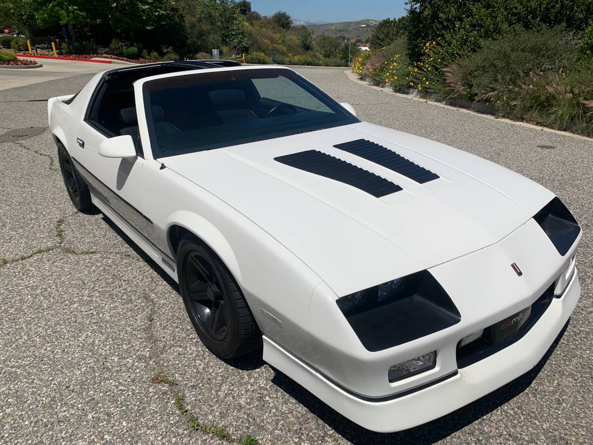 Chevrolet-Camaro-iroc-z28-1985-4
