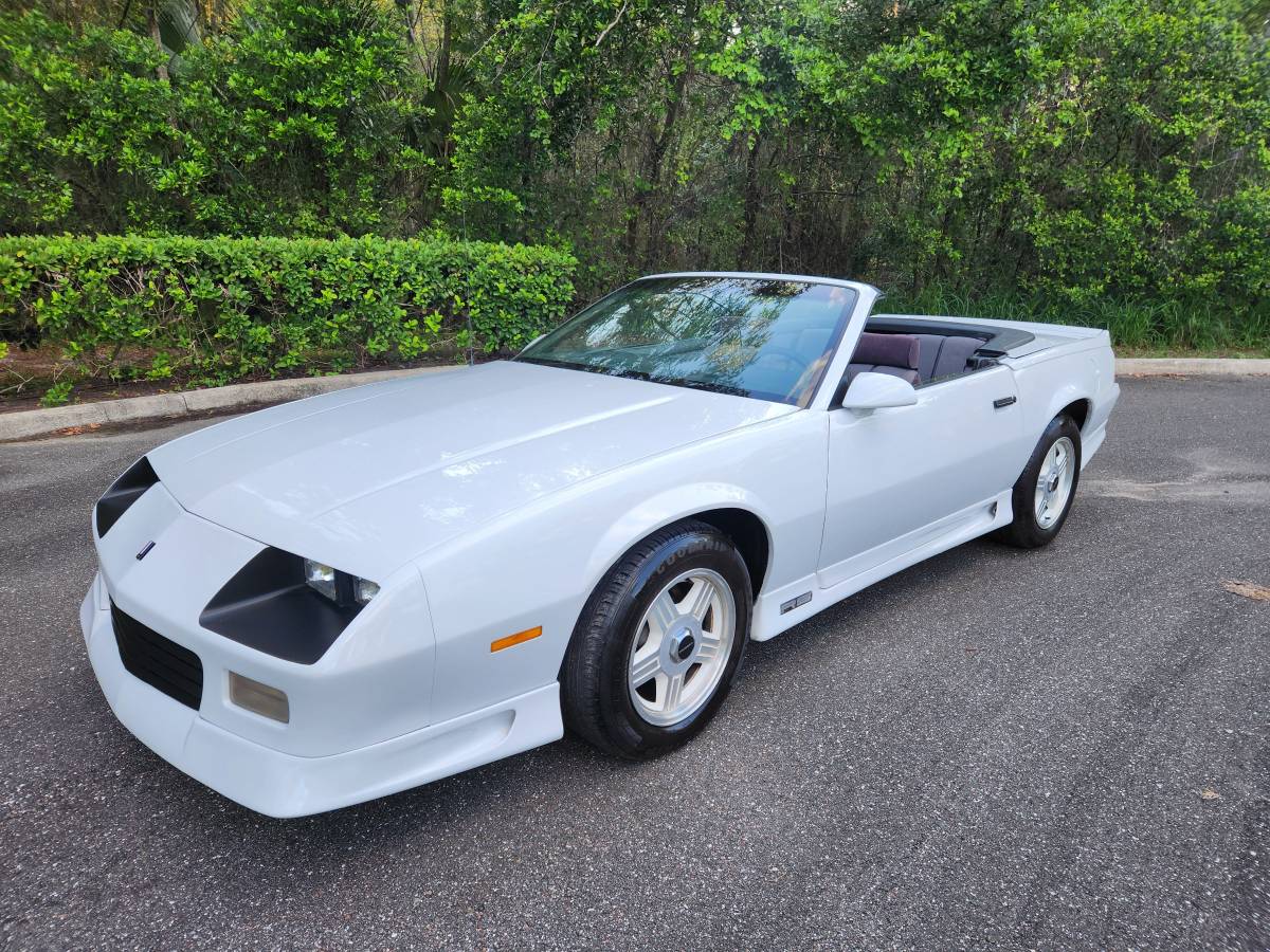 Chevrolet Camaro rs  1991 white