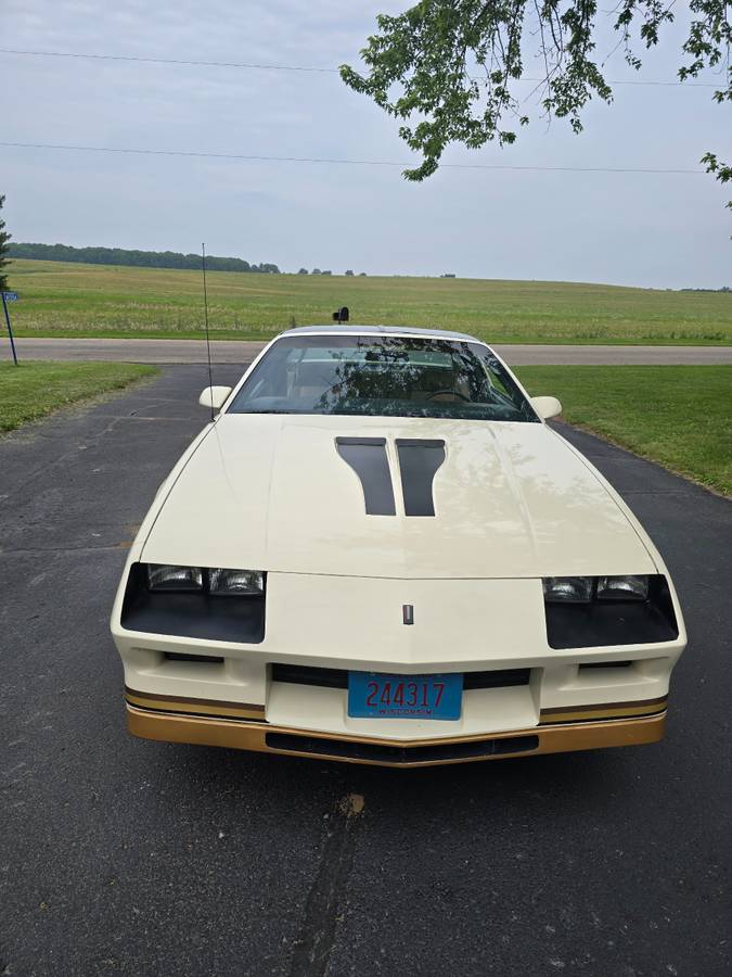 Chevrolet-Camaro-z28-1984-6