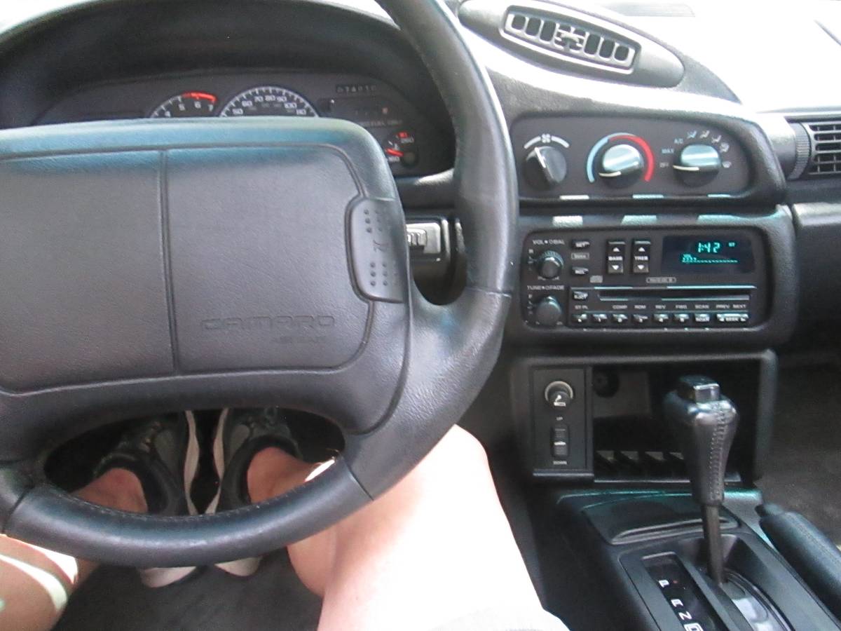 Chevrolet-Camaro-z28-convertible-1995-blue-17