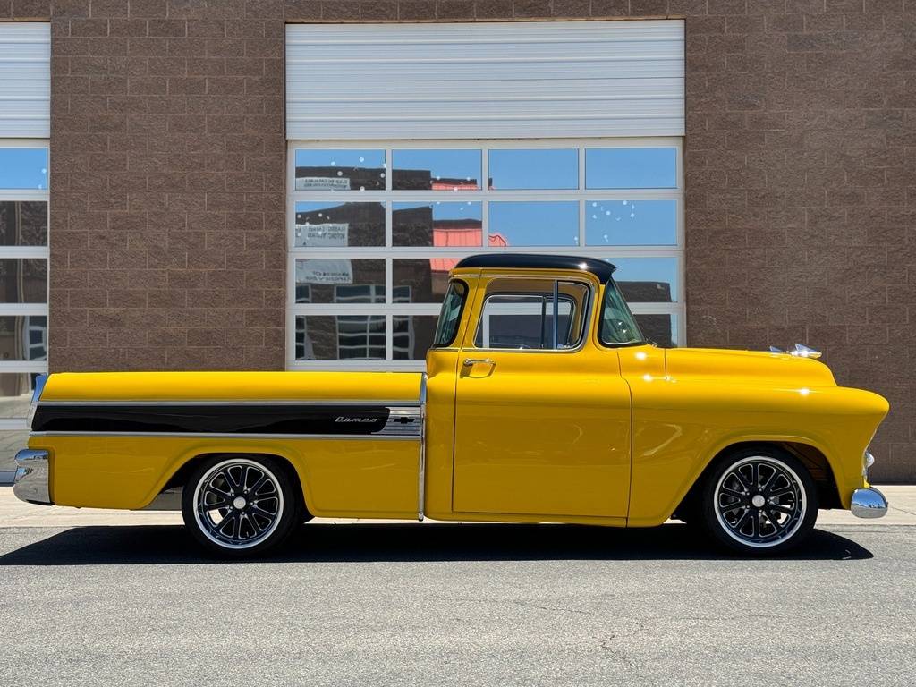 Chevrolet-Cameo-pickup-1955-yellow-1