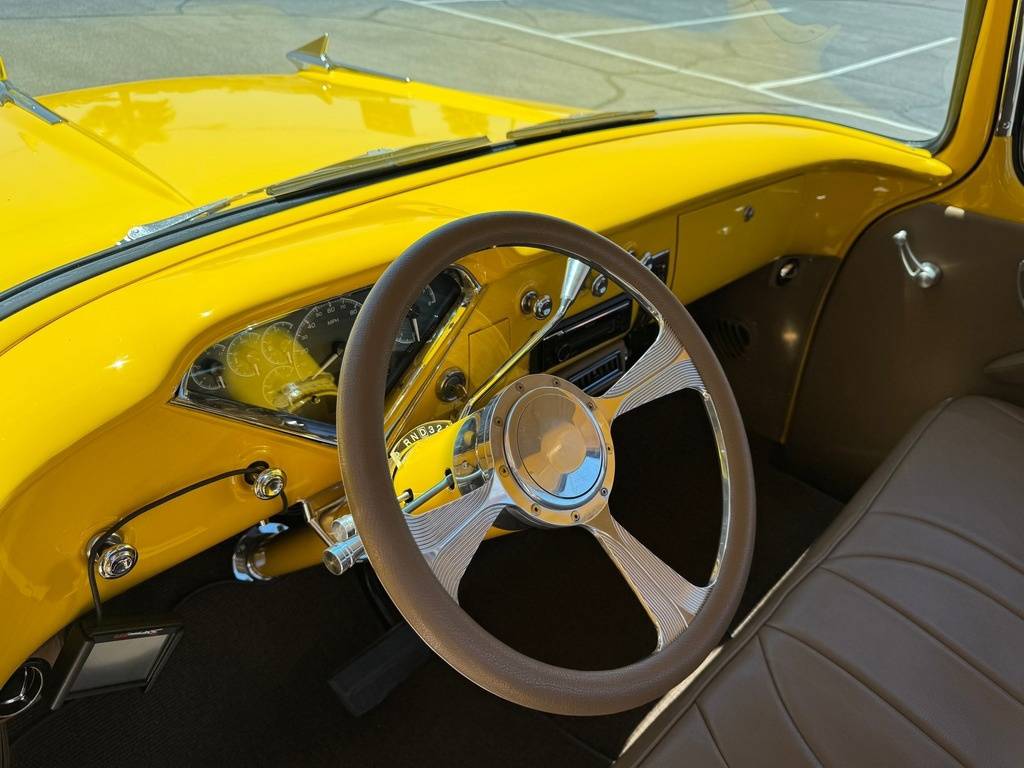 Chevrolet-Cameo-pickup-1955-yellow-11