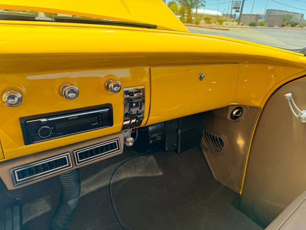 Chevrolet-Cameo-pickup-1955-yellow-13