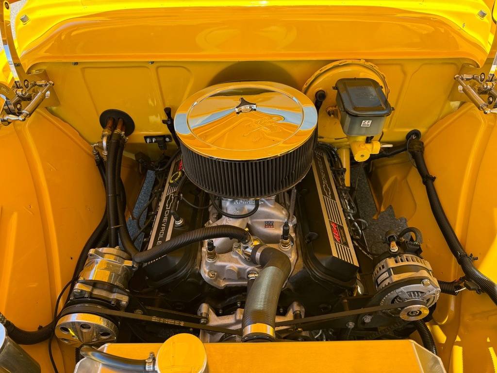 Chevrolet-Cameo-pickup-1955-yellow-18