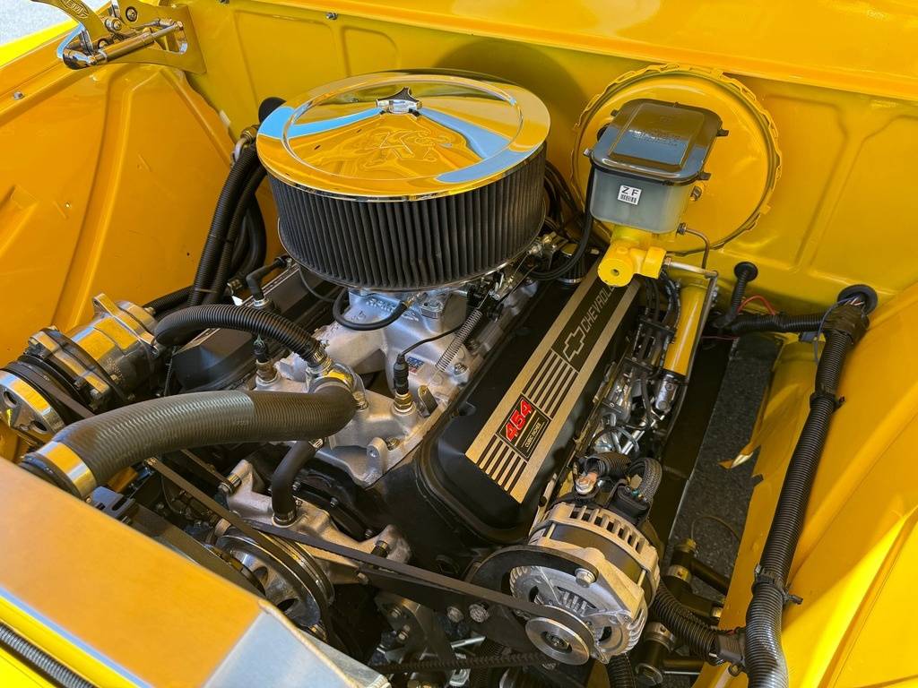Chevrolet-Cameo-pickup-1955-yellow-19
