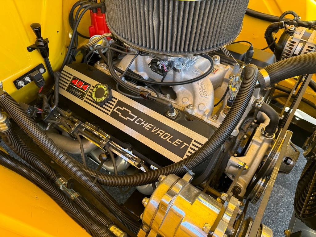 Chevrolet-Cameo-pickup-1955-yellow-21