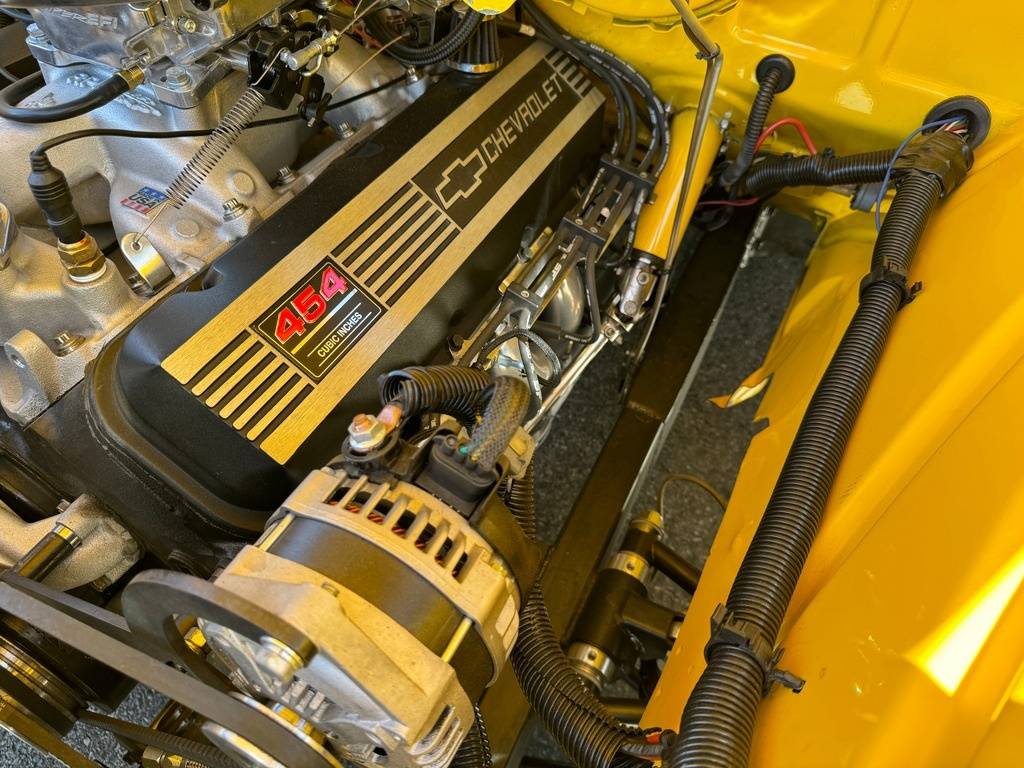 Chevrolet-Cameo-pickup-1955-yellow-22