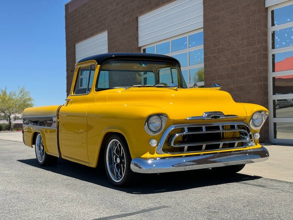 Chevrolet-Cameo-pickup-1955-yellow