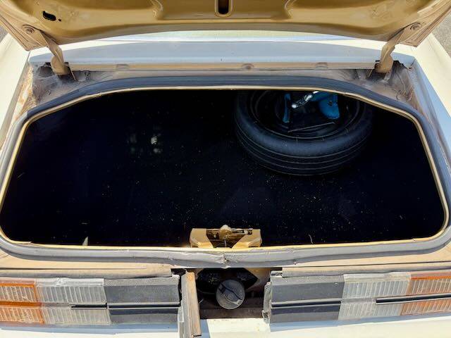 Chevrolet-Camera-1980-white-3