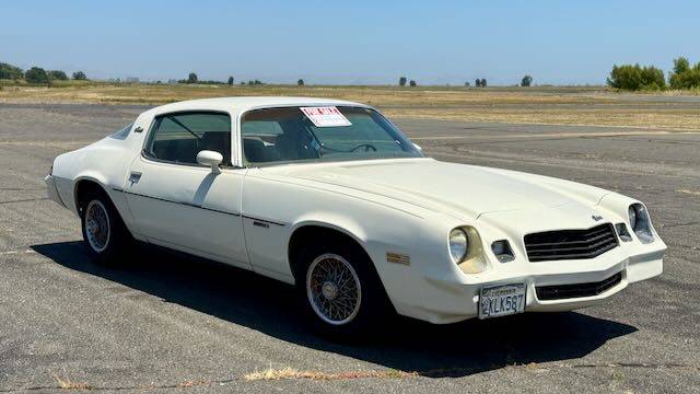 Chevrolet-Camera-1980-white-9